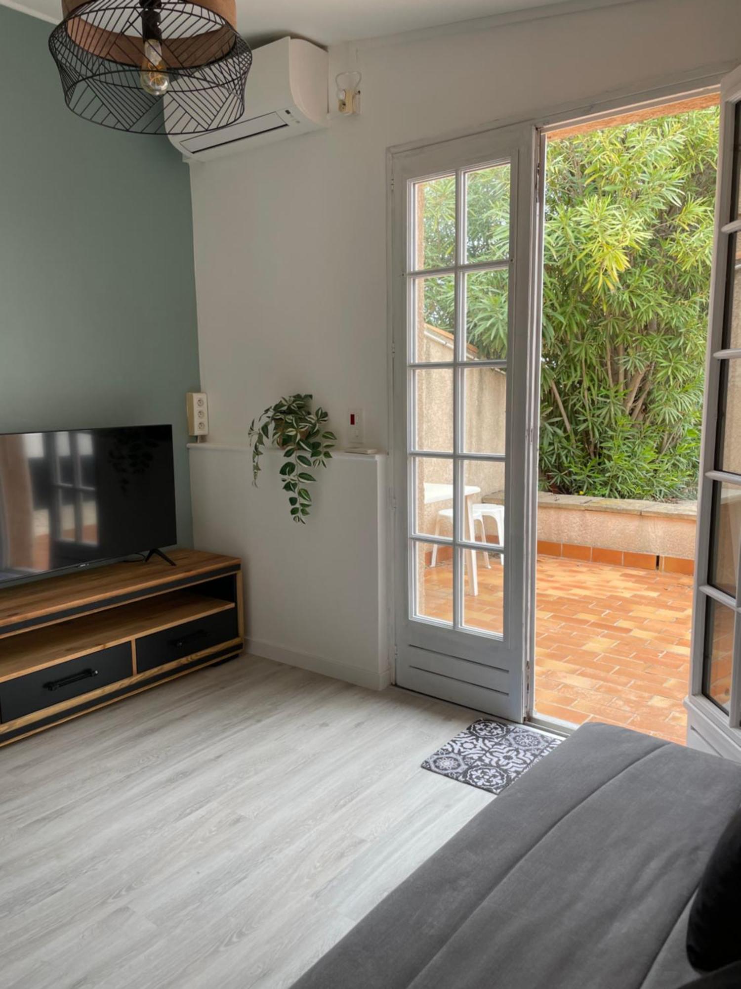 Villa Lcsm Et Studio Фронтинян Екстериор снимка